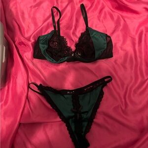 Elegant Lace Trim Lingerie Set in Teal and Black(new)